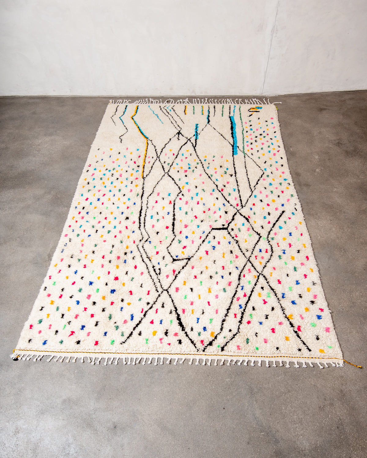 Modern designer handcrafted Berber rug from Morocco. Azilal rug with beautiful colors and patterns. Made of sheep’s wool and colourful cotton.